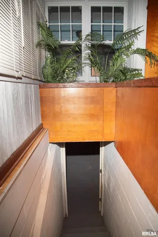 $72,900 | 221 East 1st Avenue, Monmouth, IL 61462