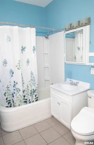 $72,900 | 221 East 1st Avenue, Monmouth, IL 61462