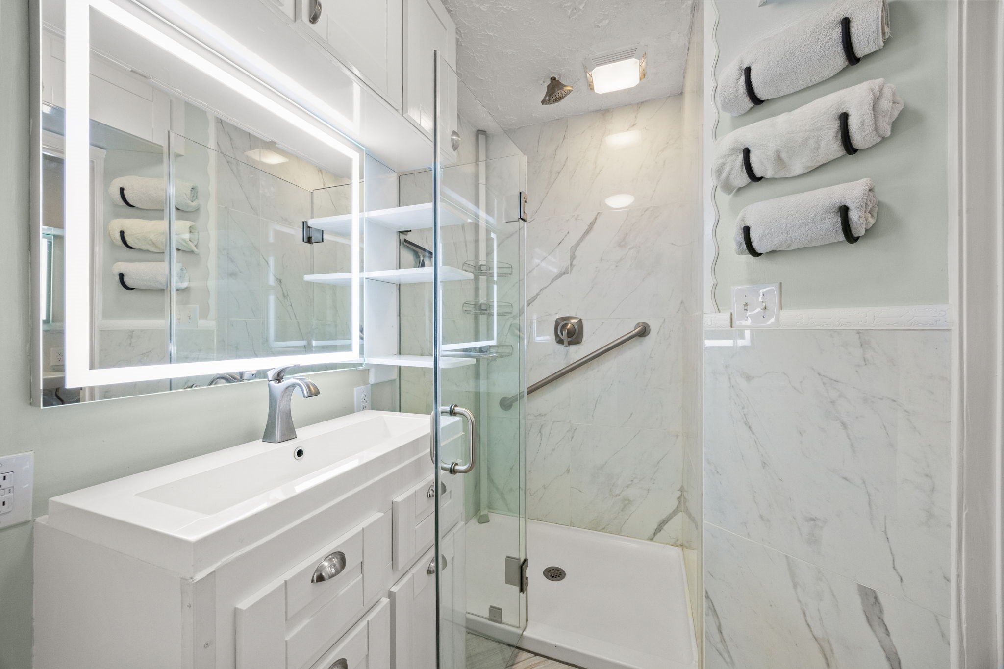 7447 Cambridge Street, Unit 117 Houston, TX 77054 - Photo 15 of 38 a bathroom with a sink a toilet and shower