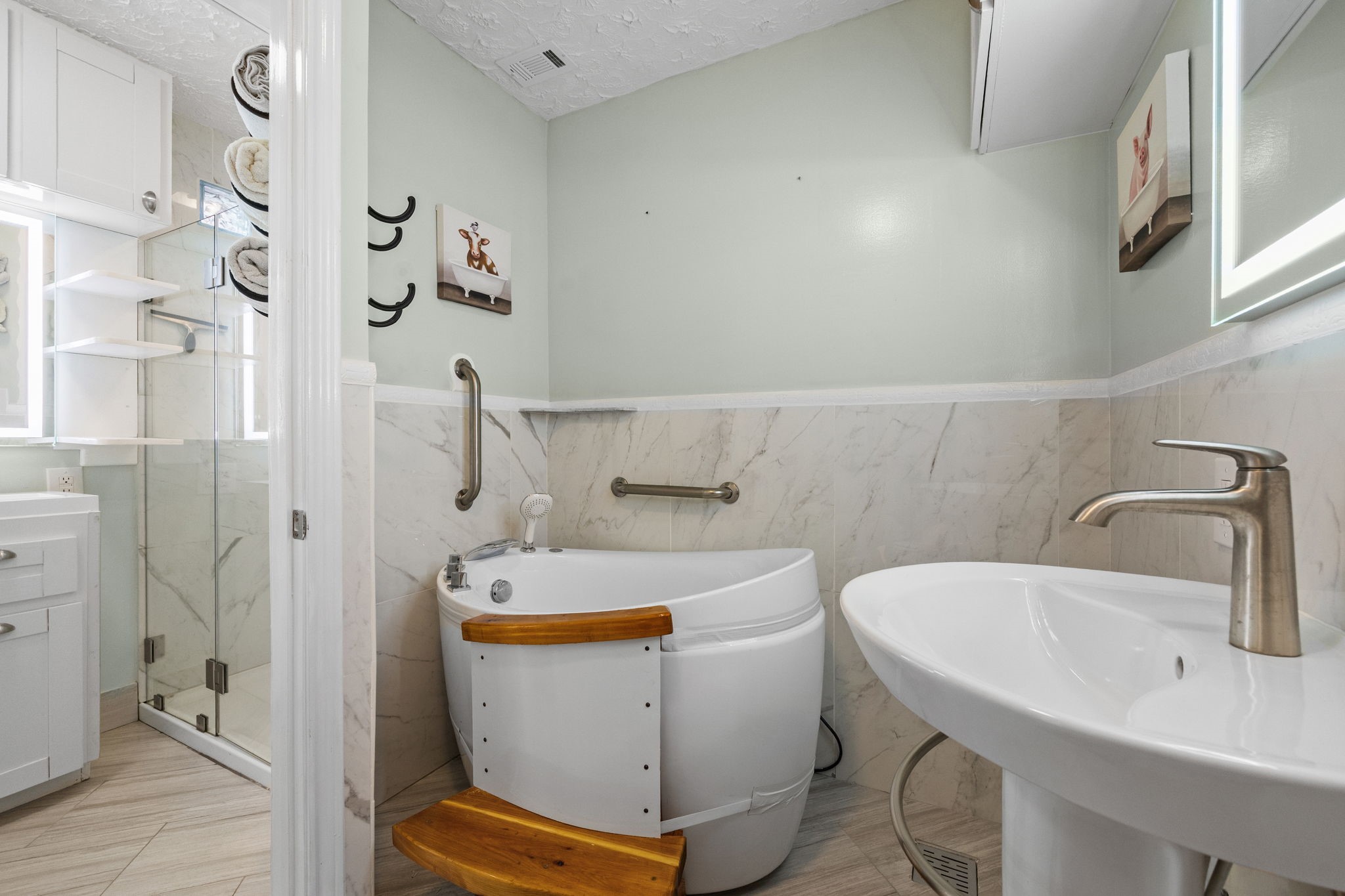 7447 Cambridge Street, Unit 117 Houston, TX 77054 - Photo 16 of 38 a bathroom with a sink a toilet and shower curtain