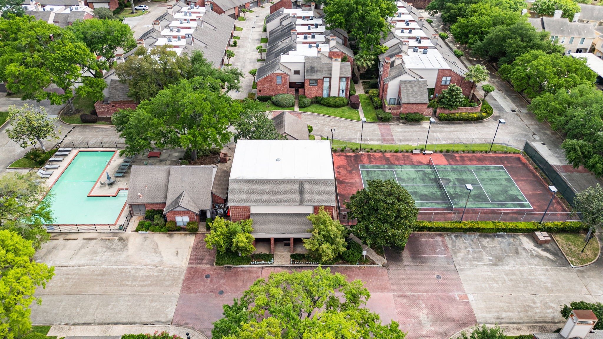 7447 Cambridge Street, Unit 117 Houston, TX 77054 - Photo 29 of 38 a aerial view of a house with swimming pool garden and outdoor seating