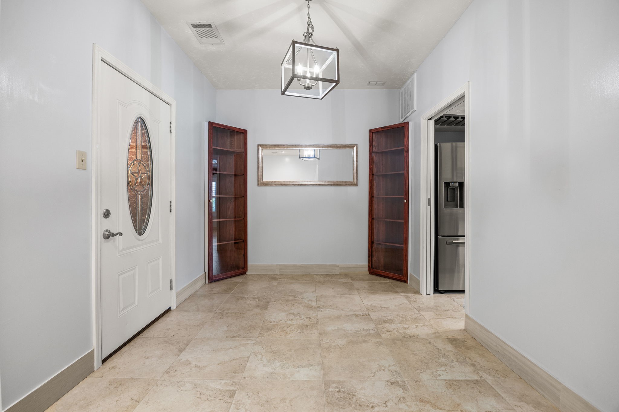 7447 Cambridge Street, Unit 117 Houston, TX 77054 - Photo 8 of 38 a view of a hallway with a chandelier fan
