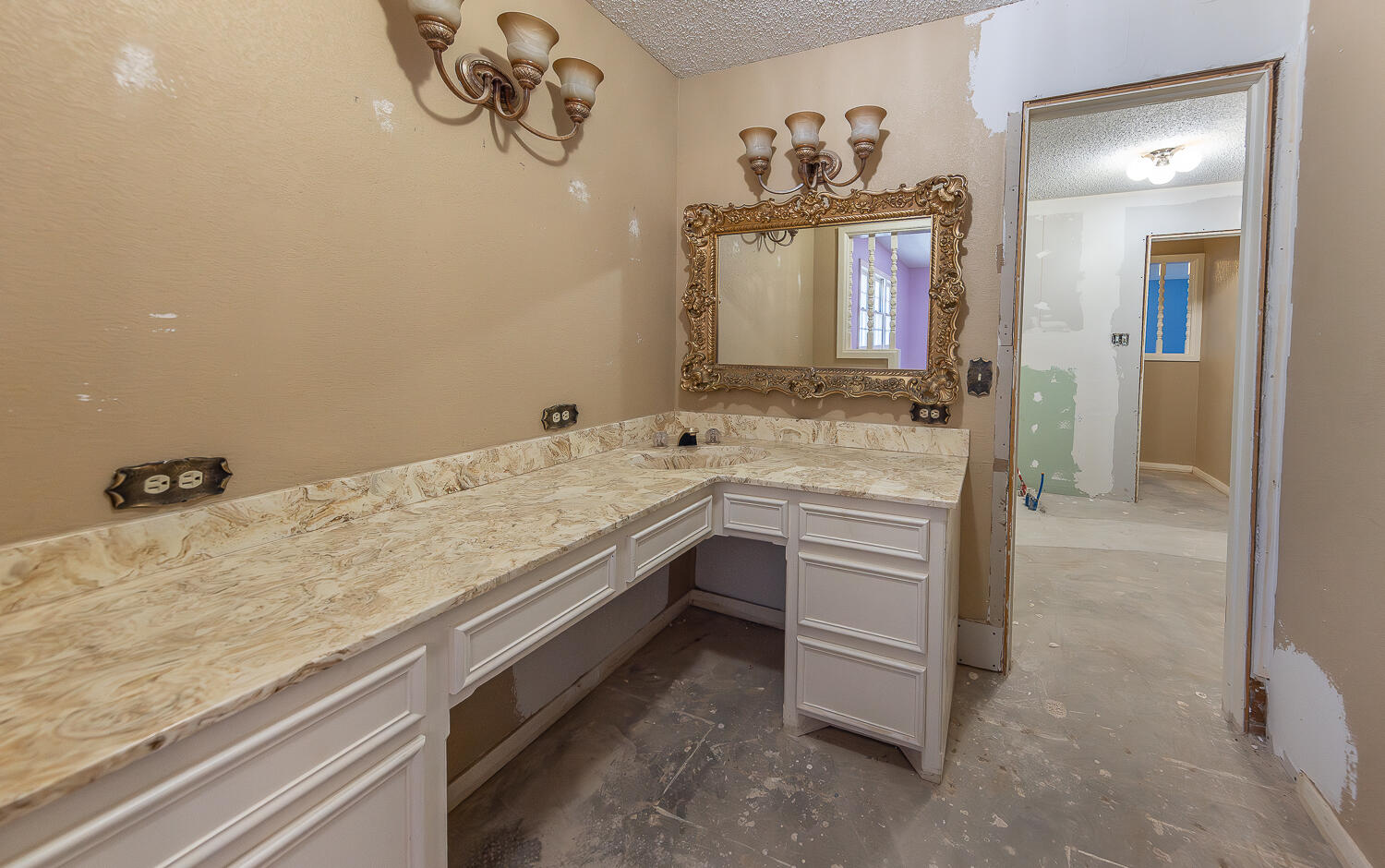 5206 70th Street Lubbock, TX 79424 - Photo 18 of 38 2L9A2479