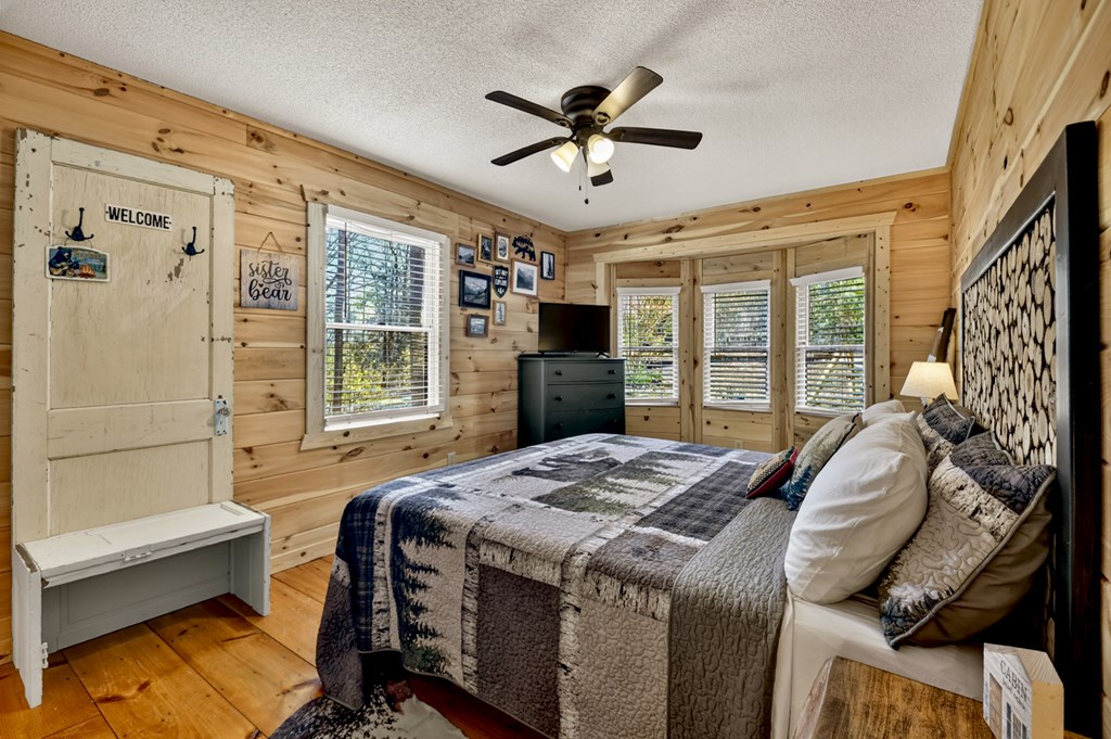 1831 Walnut Ridge Ellijay, GA 30536 - Photo 26 of 49 Main Level Guest Room