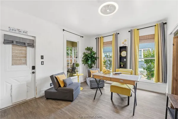 $260,000 | 805 Academy Street East, Brenham, TX 77833