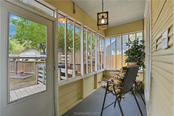 $260,000 | 805 Academy Street East, Brenham, TX 77833