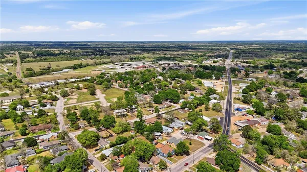 $260,000 | 805 Academy Street East, Brenham, TX 77833