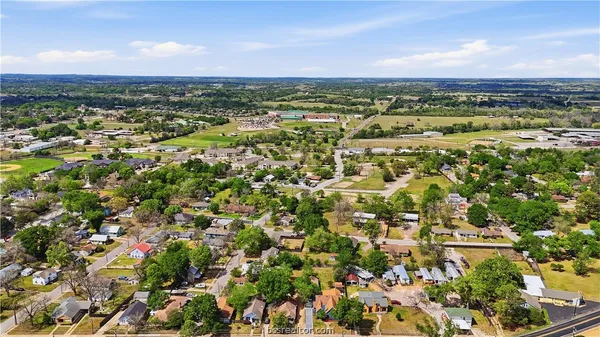 $260,000 | 805 Academy Street East, Brenham, TX 77833