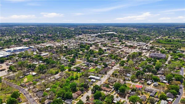 $260,000 | 805 Academy Street East, Brenham, TX 77833