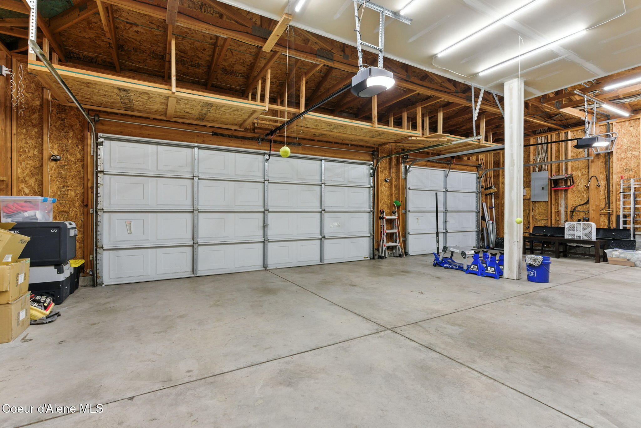1124 South Moen Road Greenacres, WA 99016 - Photo 23 of 34 Large Garage