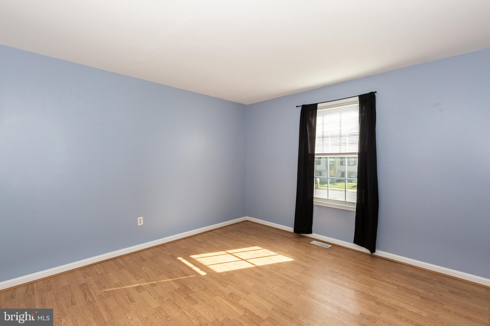 210 Roth Avenue Taneytown, MD 21787 - Photo 23 of 39 Large Bedroom 3