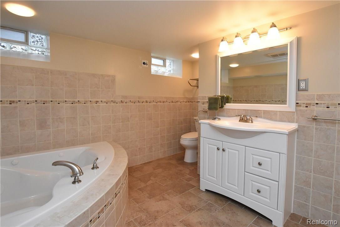 3903 Amherst Road Royal Oak, MI 48073 - Photo 44 of 48 Amherst_62.JPG