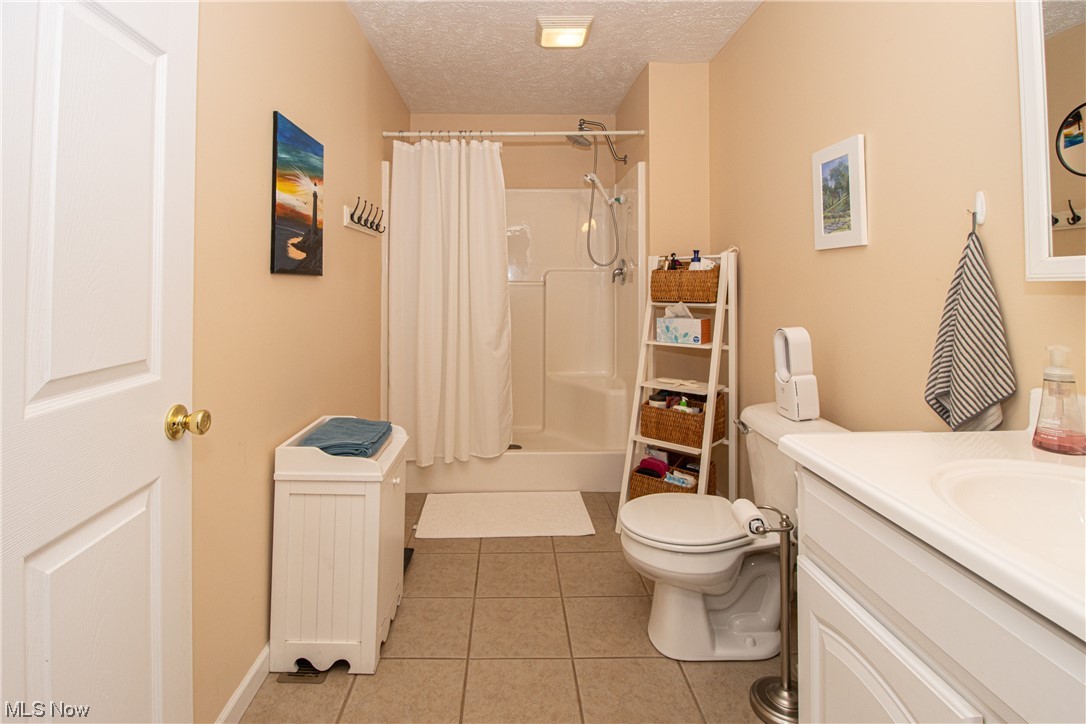 5930 Lake Road West, Unit 702 Ashtabula, OH 44004 - Photo 16 of 26 Master Bathroom