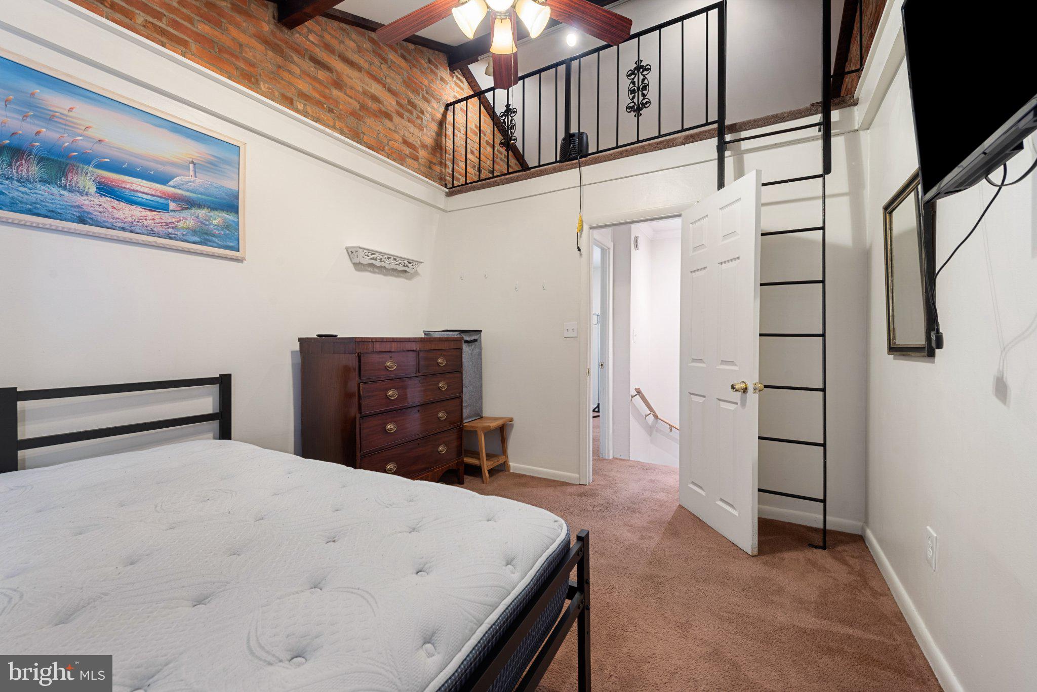 211 South Madeira Street Baltimore, MD 21231 - Photo 13 of 18 Charming loft-style bedroom retreat.
