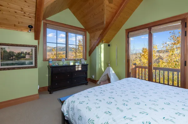 a bed room with furniture and a rug