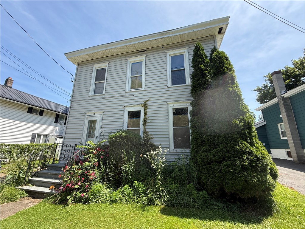 4 Lake Avenue, Unit 1 Auburn, NY 13021 - Photo 2 of 13 Front Entry