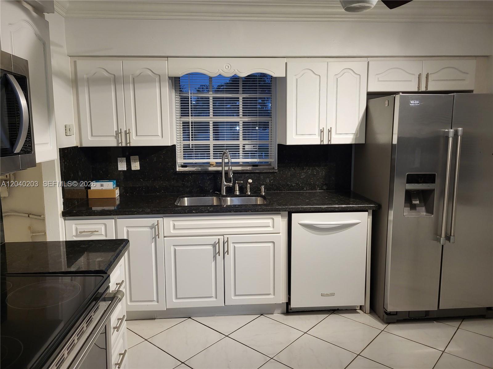 5200 Southwest 89th Place Miami, FL 33165 - Photo 6 of 25