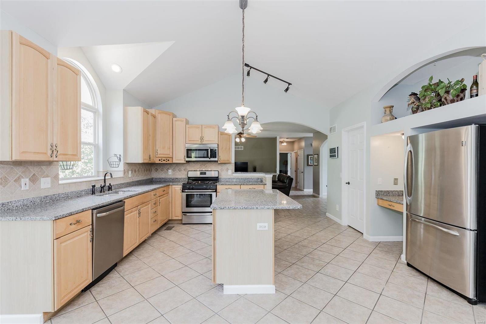 487 Pearl Ridge Court St. Charles, MO 63303 - Photo 8 of 35