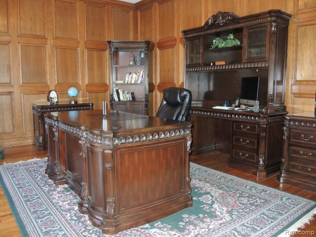 5405 Abbey Drive Rochester, MI 48306 - Photo 12 of 94 Library (1) (Large).jpg