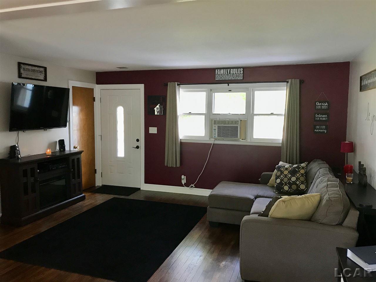 1107 Ives Road Tecumseh, MI 49286 - Photo 4 of 26 Living Room