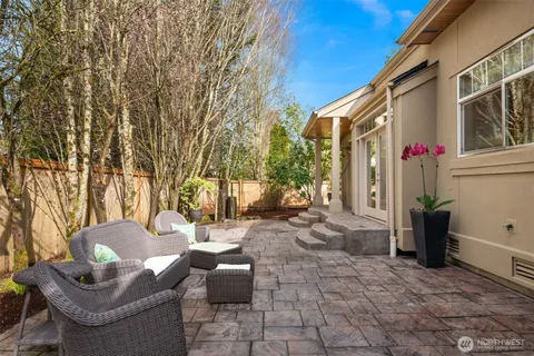 $3,493,000 | 2411 98th Avenue Northeast, Clyde Hill, WA 98004