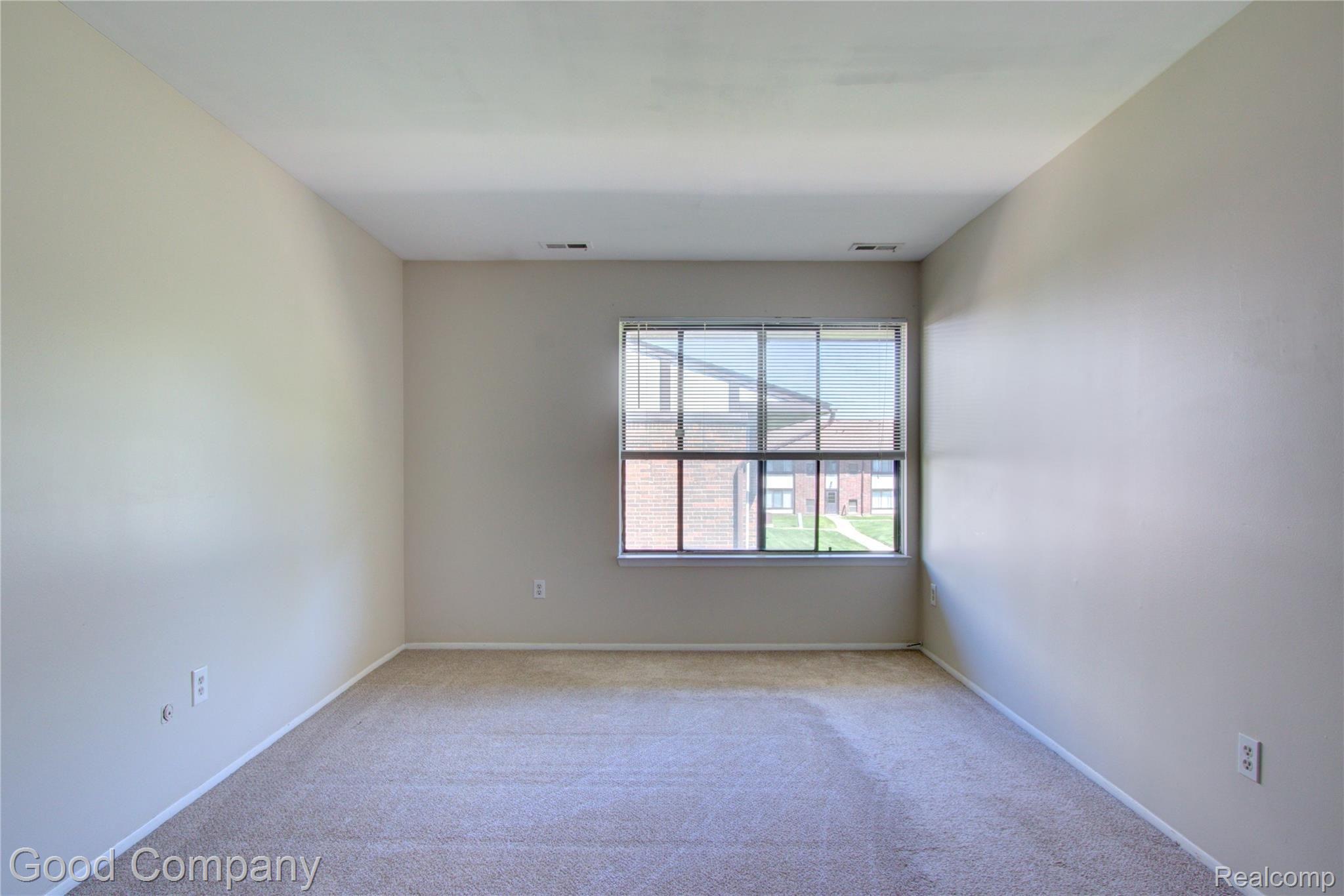 4925 East 10 Mile Road, Unit 7 Warren, MI 48091 - Photo 14 of 27 4925 E. 10 Mile Rd