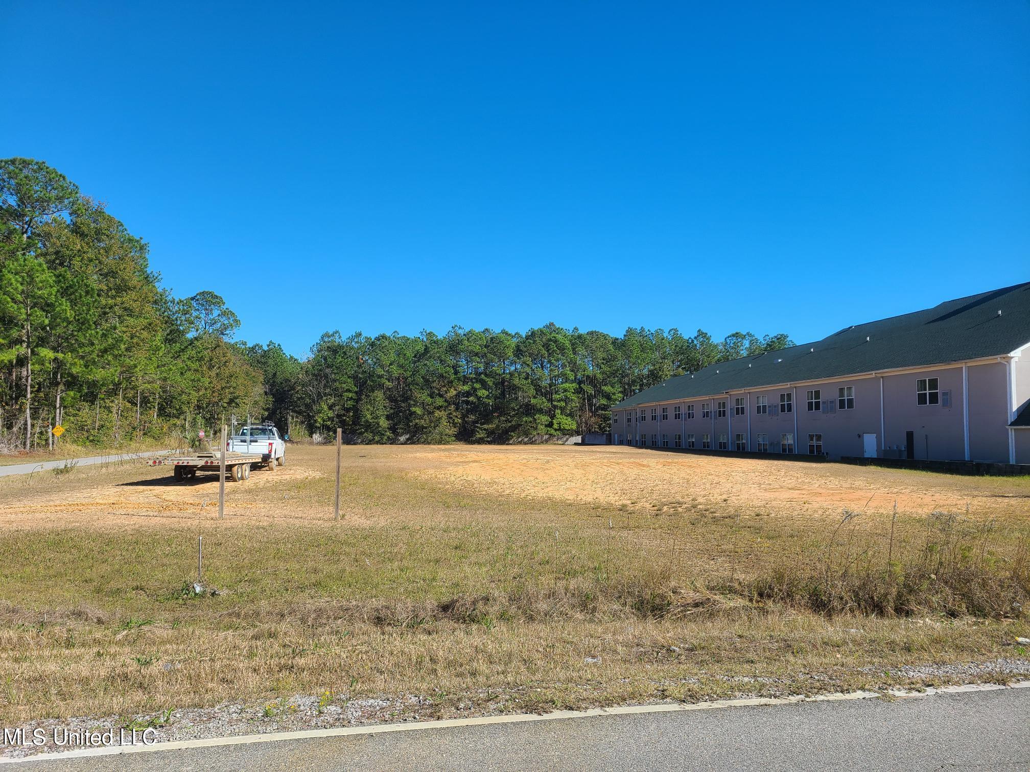 13995 Sam Seymour Road Ocean Springs, MS 39565 - Photo 4 of 24 Photo1