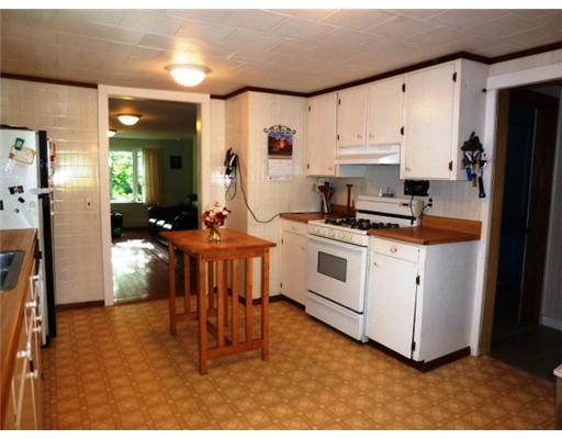 97 Plains Road Readfield, ME 04355 - Photo 6 of 8 Kitchen.