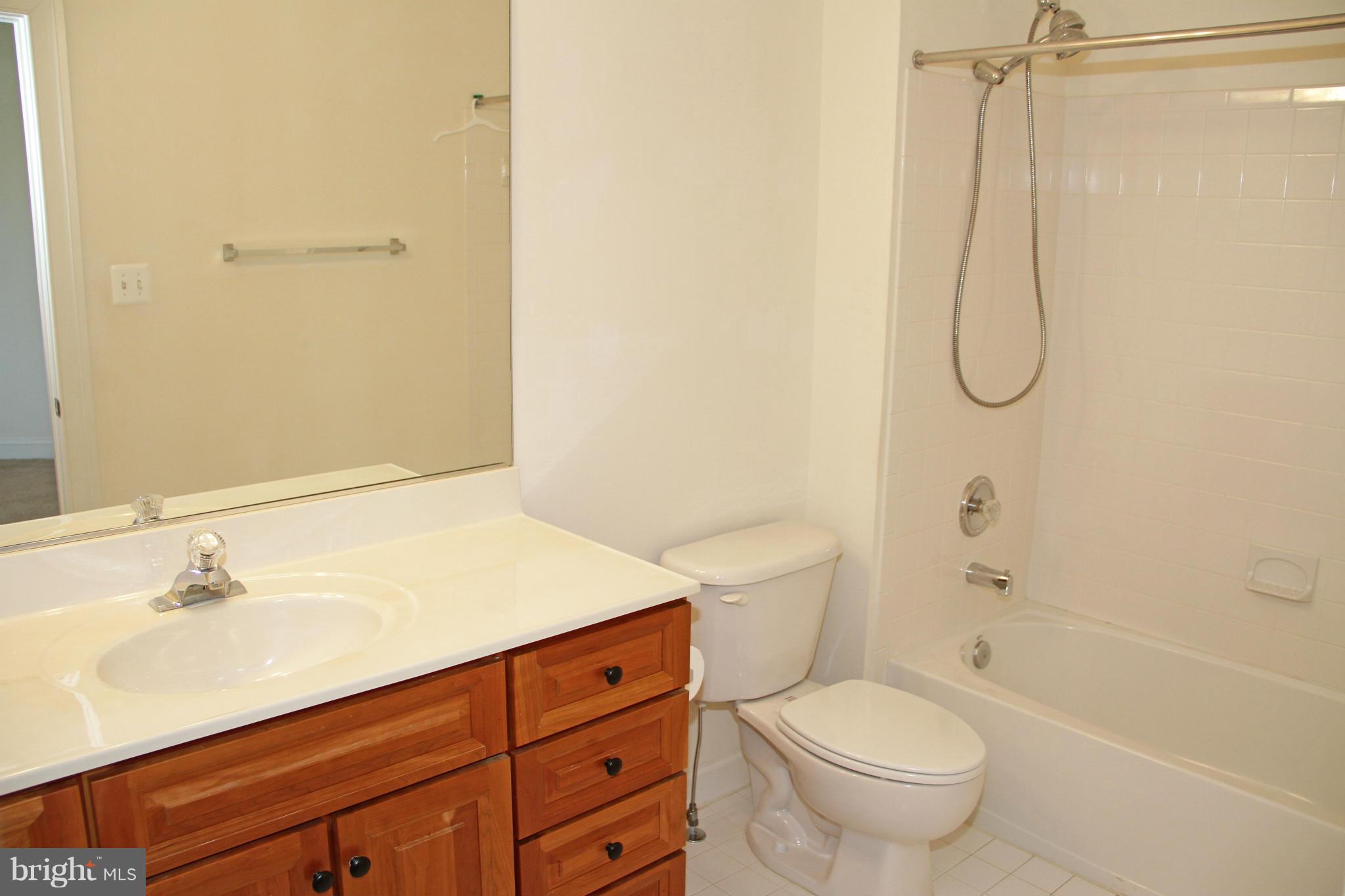 8288 Roxborough Loop Gainesville, VA 20155 - Photo 22 of 30 Each Upper Level Suite has Private Tiled Full Bath