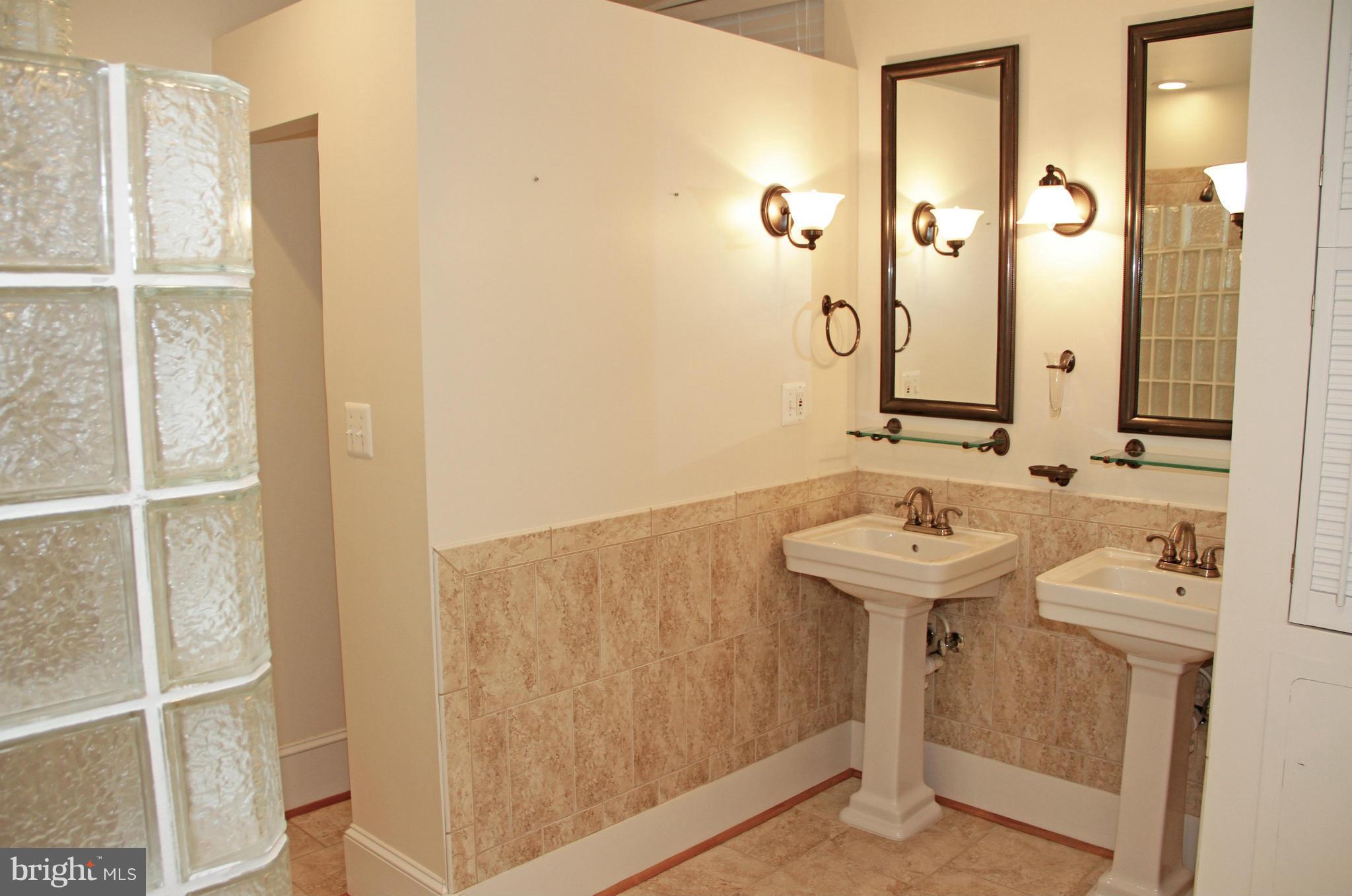 8288 Roxborough Loop Gainesville, VA 20155 - Photo 28 of 30 Lavish Private Bath perfect for Guests