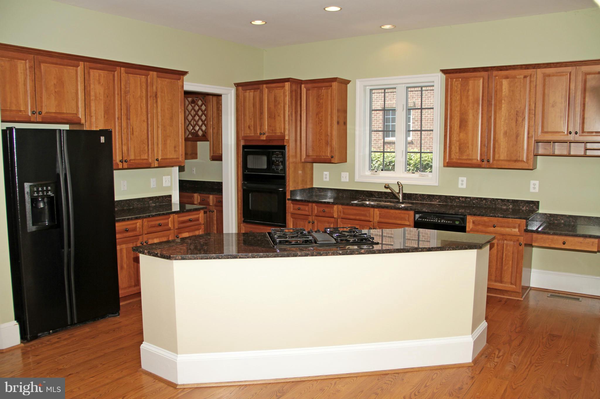 8288 Roxborough Loop Gainesville, VA 20155 - Photo 6 of 30 Spacious Eat-in Kitchen has Granite Countertops