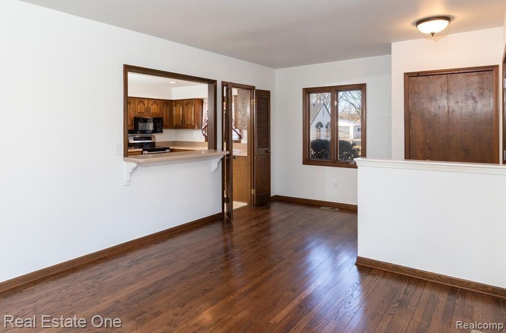 34435 West 9 Mile Road Farmington Hills, MI 48335 - Photo 10 of 32