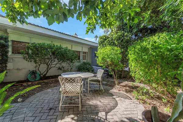 $839,000 | 109 Ponce De Leon Boulevard, Belleair, FL 33756