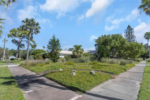 $839,000 | 109 Ponce De Leon Boulevard, Belleair, FL 33756