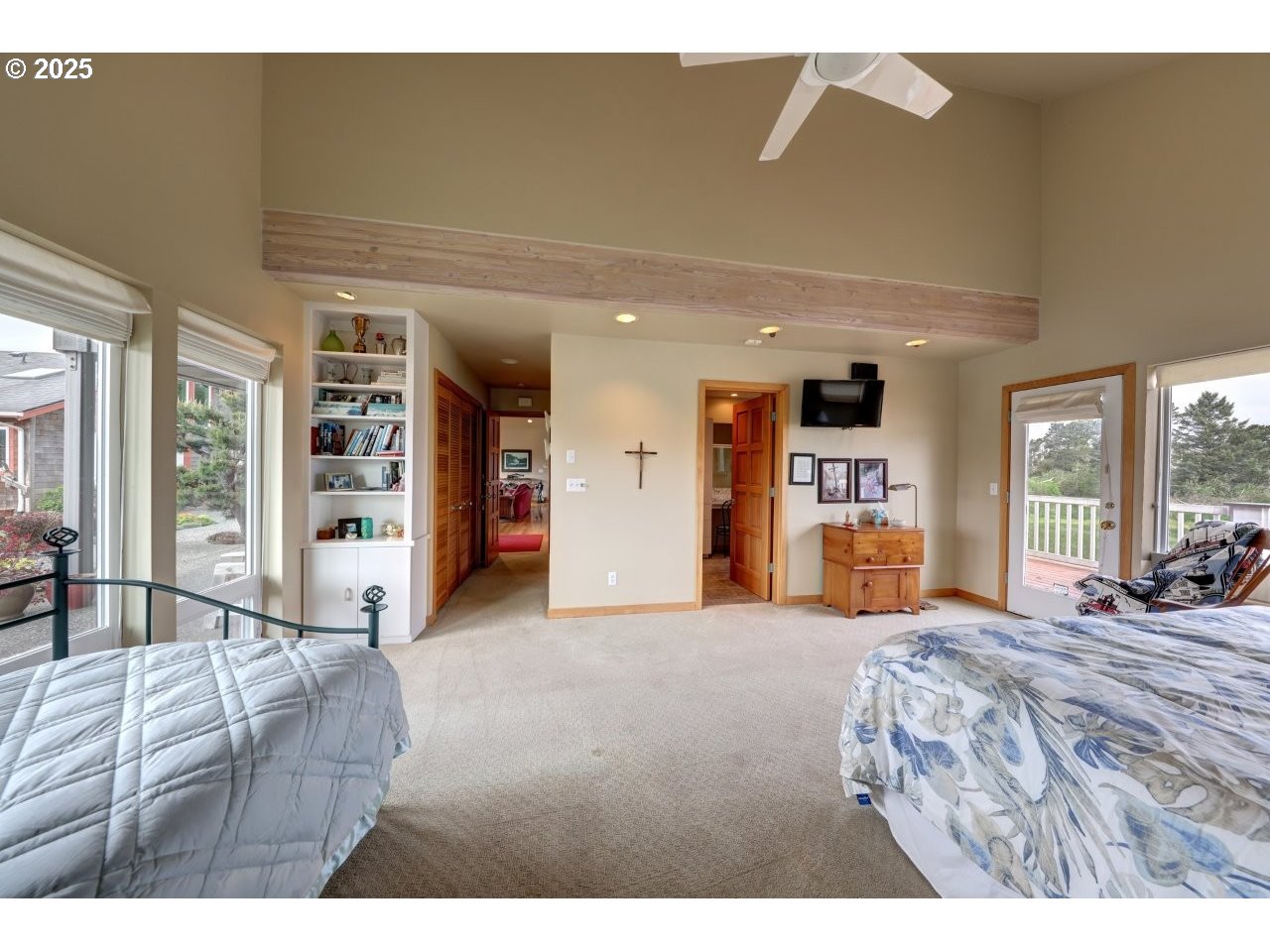 500 Farrell Court Seaside, OR 97138 - Photo 25 of 39 a living room with furniture and large window