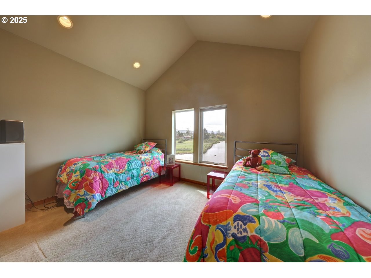 500 Farrell Court Seaside, OR 97138 - Photo 30 of 39 a bedroom with bed and window
