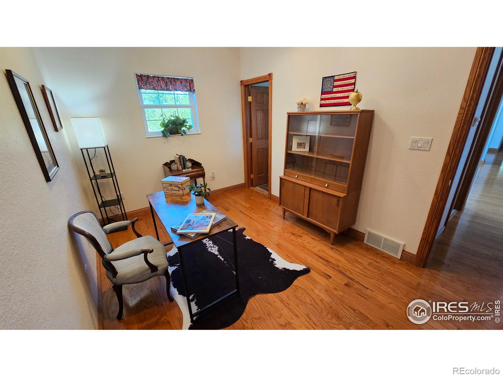 17606 County Rd Q.8 Fort Morgan, CO 80701 - Photo 22 of 37 a living room with furniture and a flat screen tv