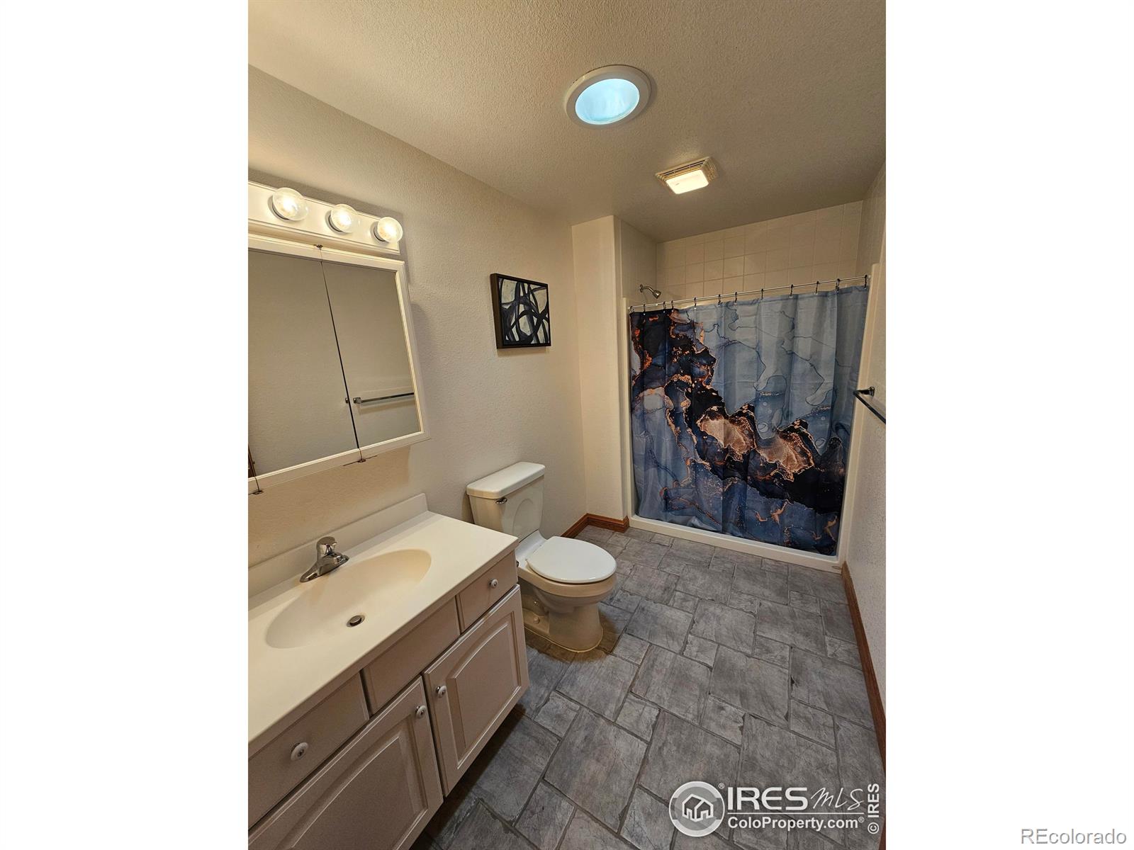 17606 County Rd Q.8 Fort Morgan, CO 80701 - Photo 27 of 37 a bathroom with a toilet sink and mirror