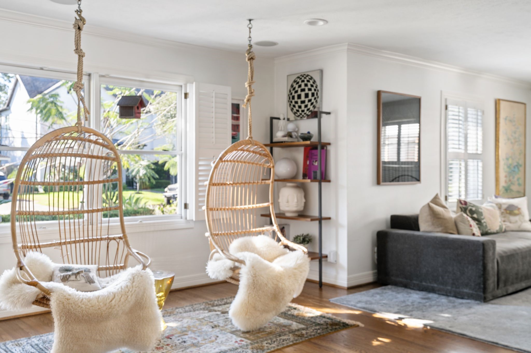 3914 Colquitt Street Houston, TX 77027 - Photo 3 of 36 A welcoming sunlit entry greets you with generous windows and beautiful views of the front yard. Plantation shutters and warm wood flooring create a bright and inviting space.