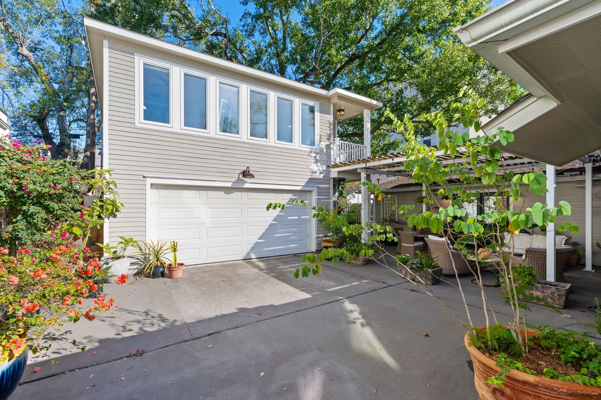 3914 Colquitt Street Houston, TX 77027 - Photo 32 of 36 The driveway leads to an oversized 2 car garage.