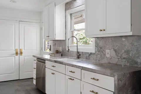 $1,100,000 | 3914 Colquitt Street, Houston, TX 77027