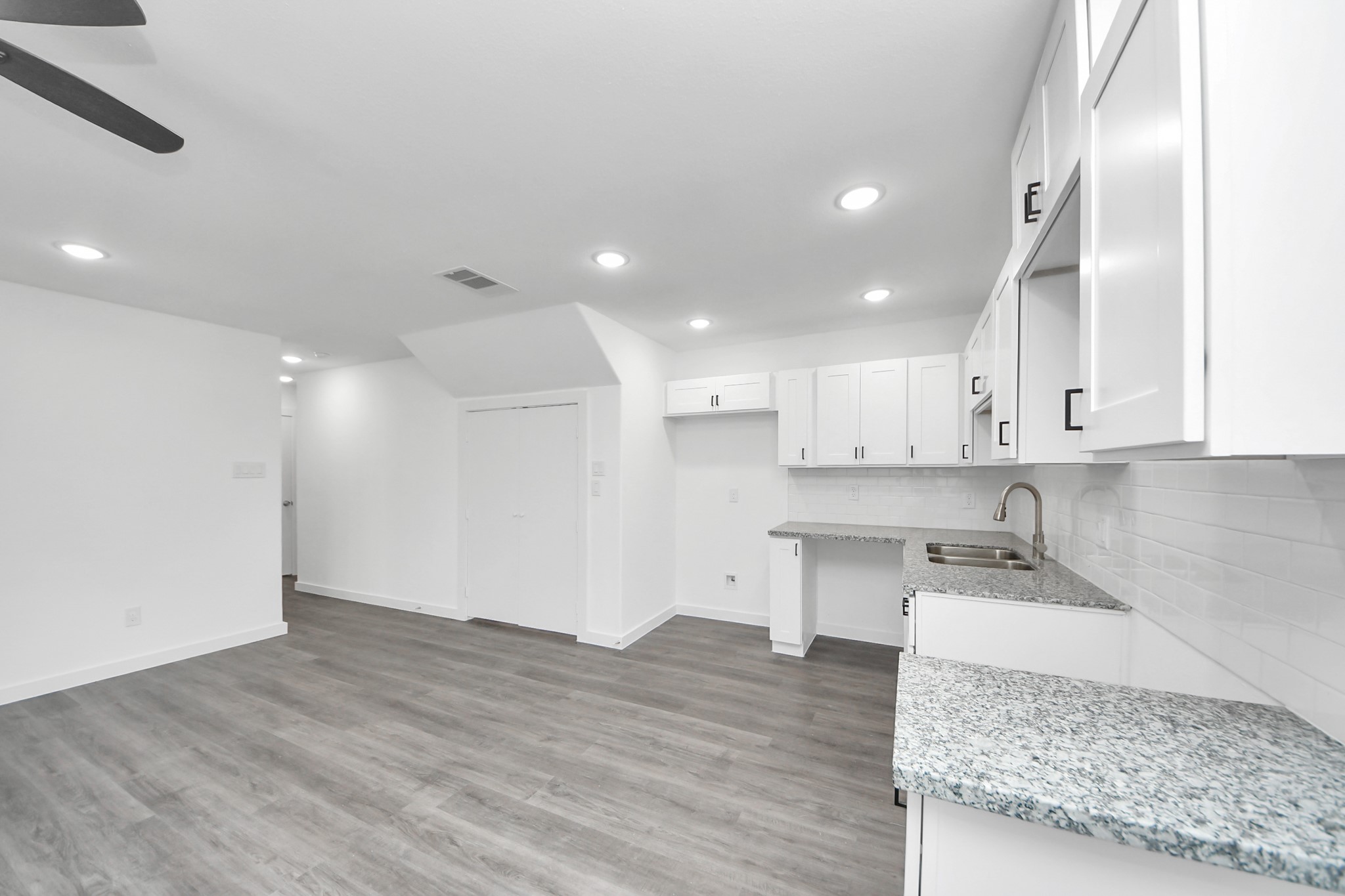 2322 Wavell Street, Unit B Houston, TX 77088 - Photo 7 of 24