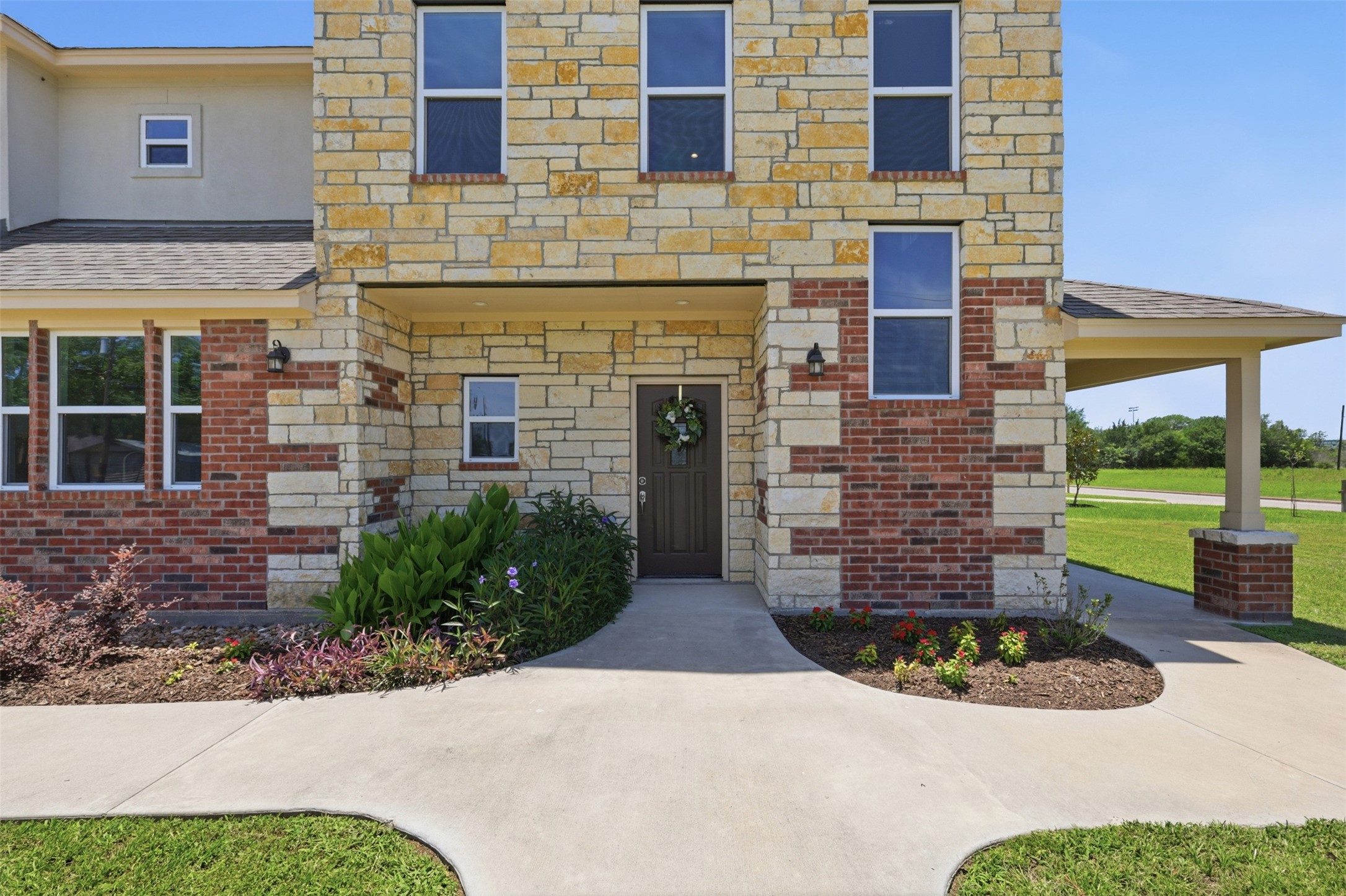249 Mc Dade Street Hempstead, TX 77445 - Photo 3 of 38