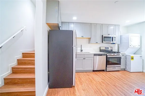 $2,195 | 6469 Calhoun Avenue, Van Nuys, CA 91401