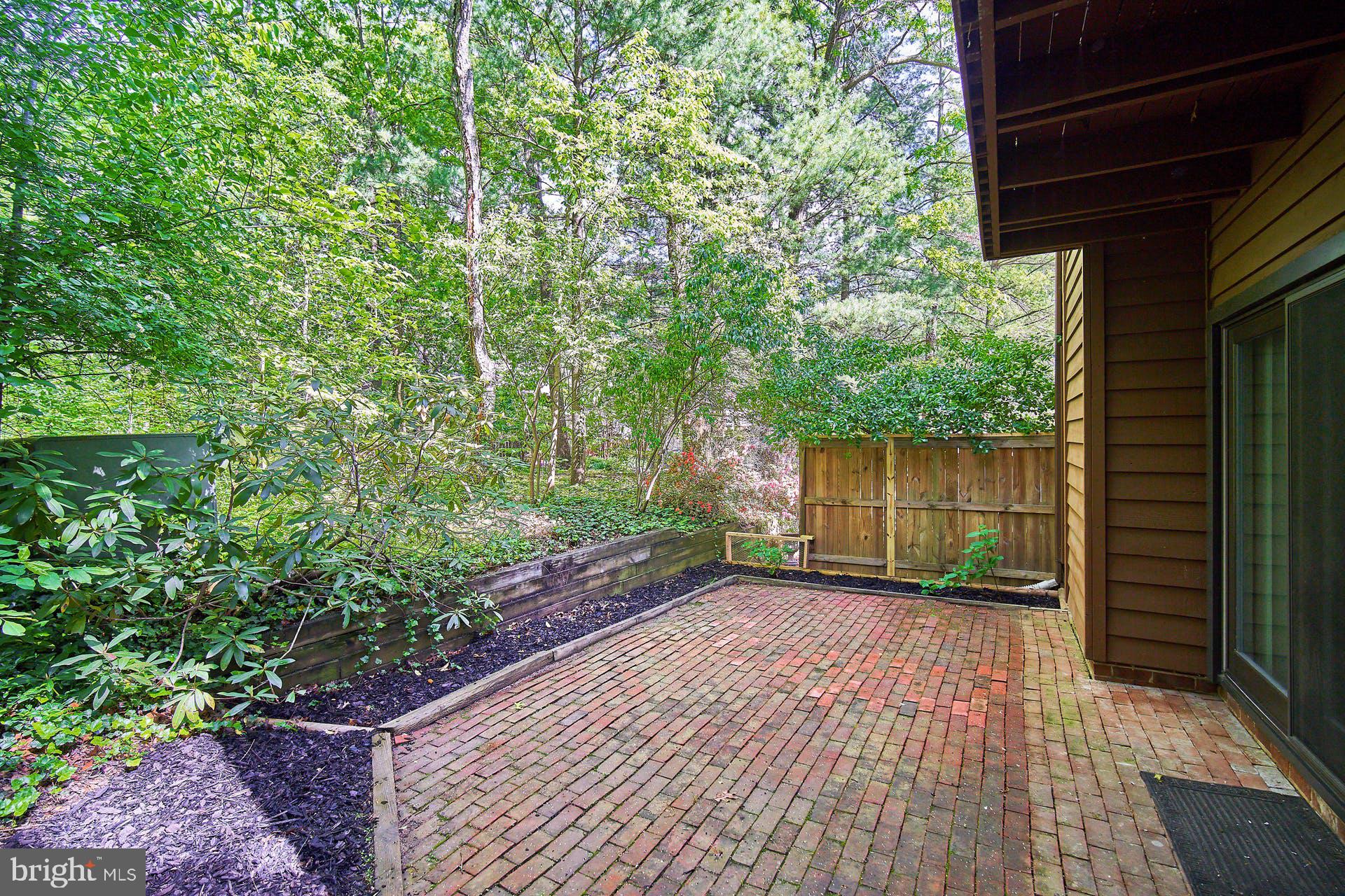1944 Winterport Cluster Reston, VA 20191 - Photo 20 of 35 a view of a backyard with plants