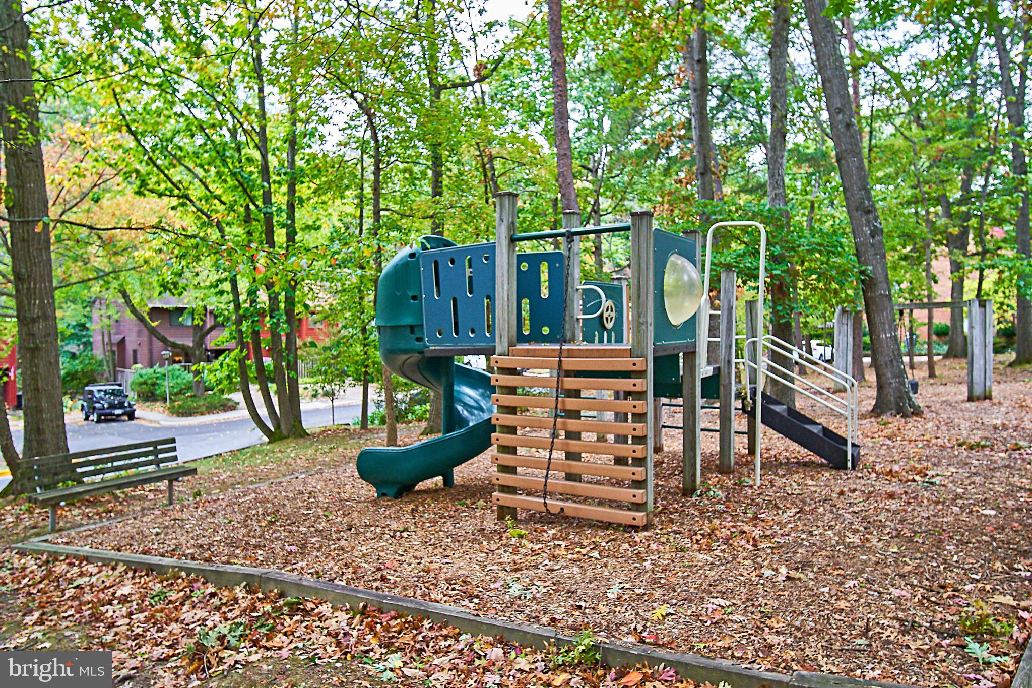 1944 Winterport Cluster Reston, VA 20191 - Photo 22 of 35 a view of a chairs and tables in the backyard