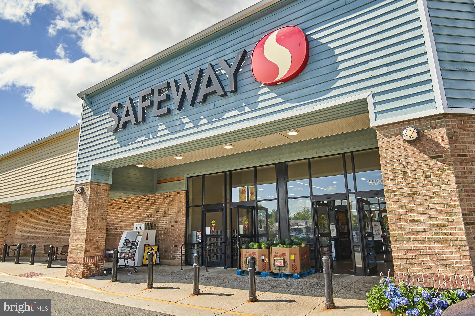 1944 Winterport Cluster Reston, VA 20191 - Photo 31 of 35 a view of a building with a large window