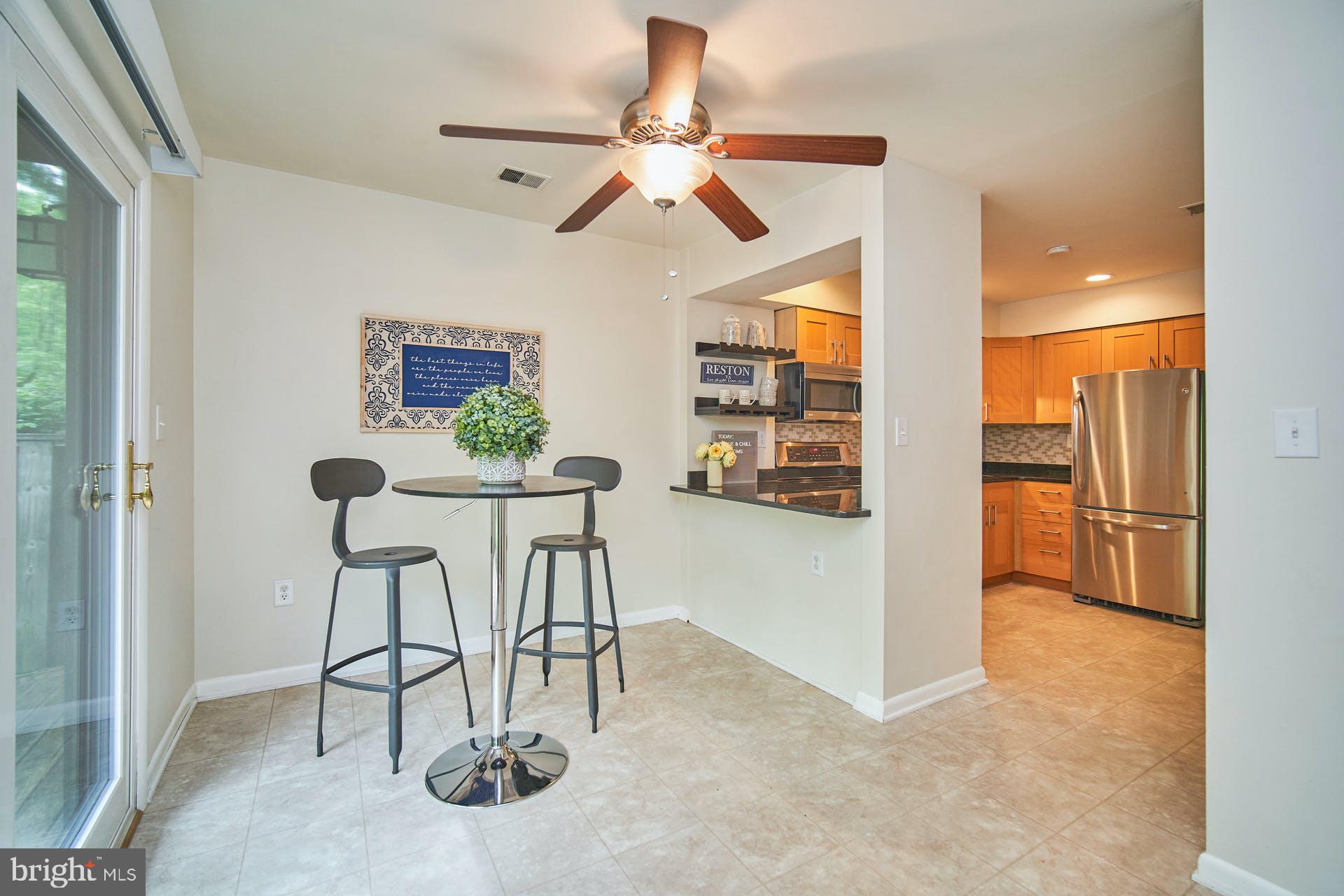 1944 Winterport Cluster Reston, VA 20191 - Photo 5 of 35 a view of a livingroom with furniture and a ceiling fan