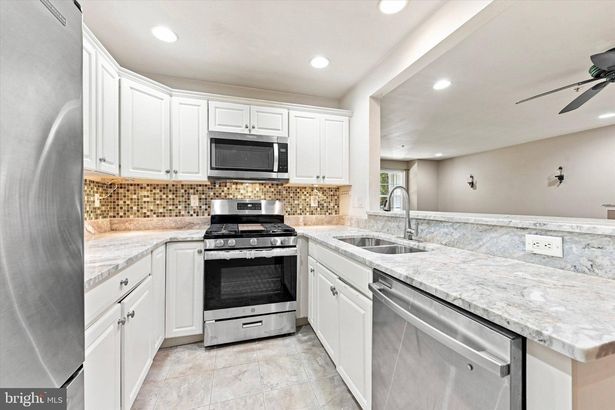 278 Flagstone Road, Unit 3 Chester Springs, PA 19425 - Photo 7 of 22 Kitchen - new granite countertop and appliances