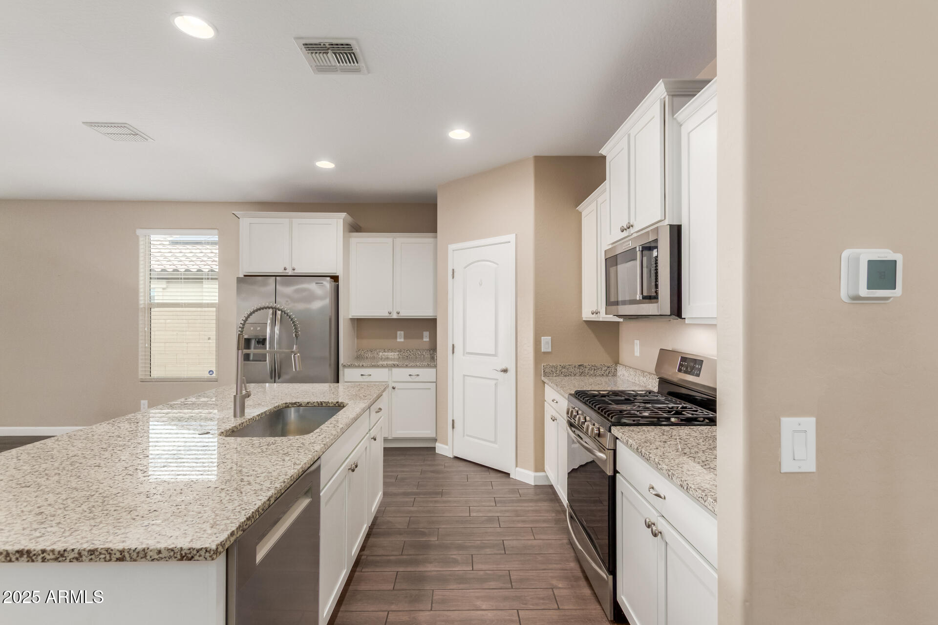 13530 West Briles Road Peoria, AZ 85383 - Photo 3 of 43 13 Briles